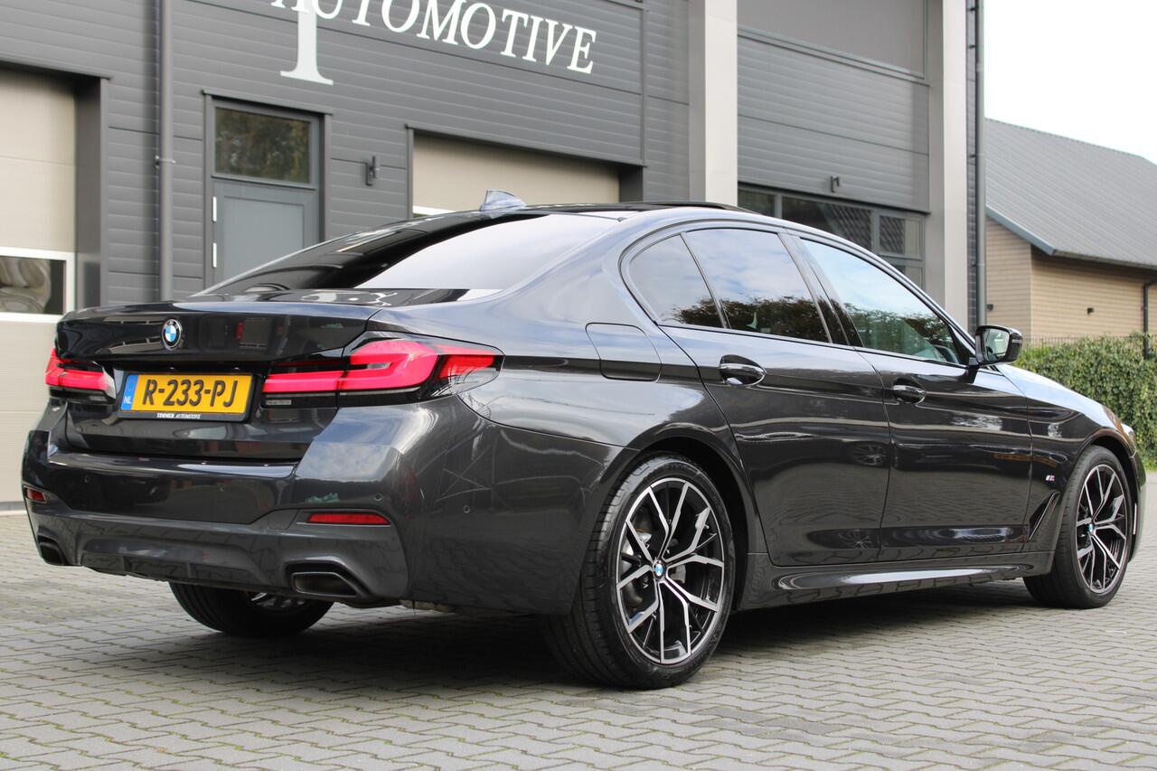 BMW 5-SERIE 520i Business Edition Plus M-Sport - Schuif kanteldak - Laserlight - 19 inch Goed onderhouden