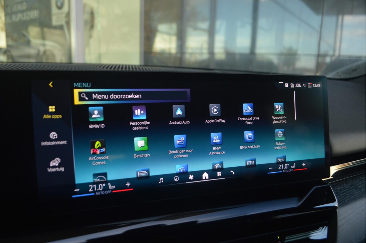 BMW 5-SERIE Touring 530e M Sport Automaat / Trekhaak / M Sportonderstel / Achteruitrijcamera / Comfort Access / Adaptieve LED / Stoelverwarming