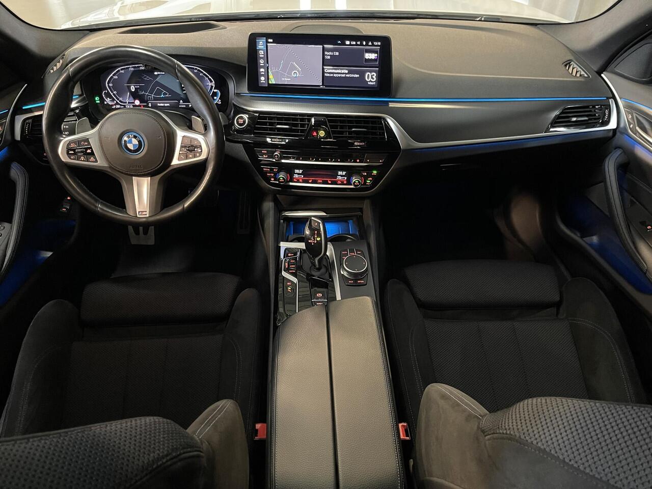 BMW 5-SERIE Touring 530e High Executive M Sport 18"/Panoramadak/Laser LED/Adaptief onderstel/Head-up/Keyless/Stoelverwarming/Adaptieve cruise/Dodehoek/Camera/Apple Carplay & Android Auto/HiFi