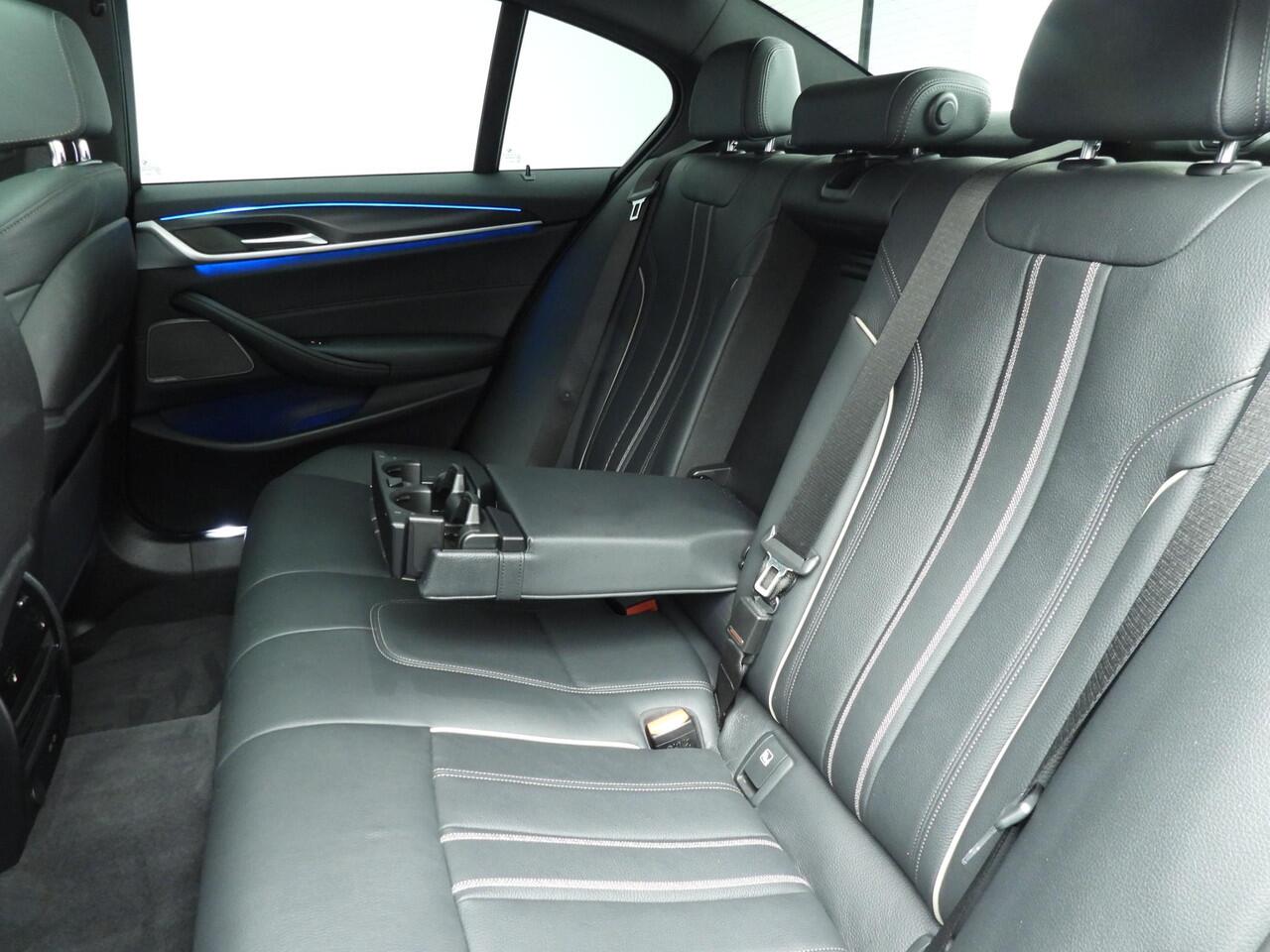 BMW 5-SERIE Sedan 530e | M-Sportpakket | LED | Leder | HUD | Schuifdak | Trekhaak | Active cruise | DAB | Harman-kardon sound | Alu 20 inch