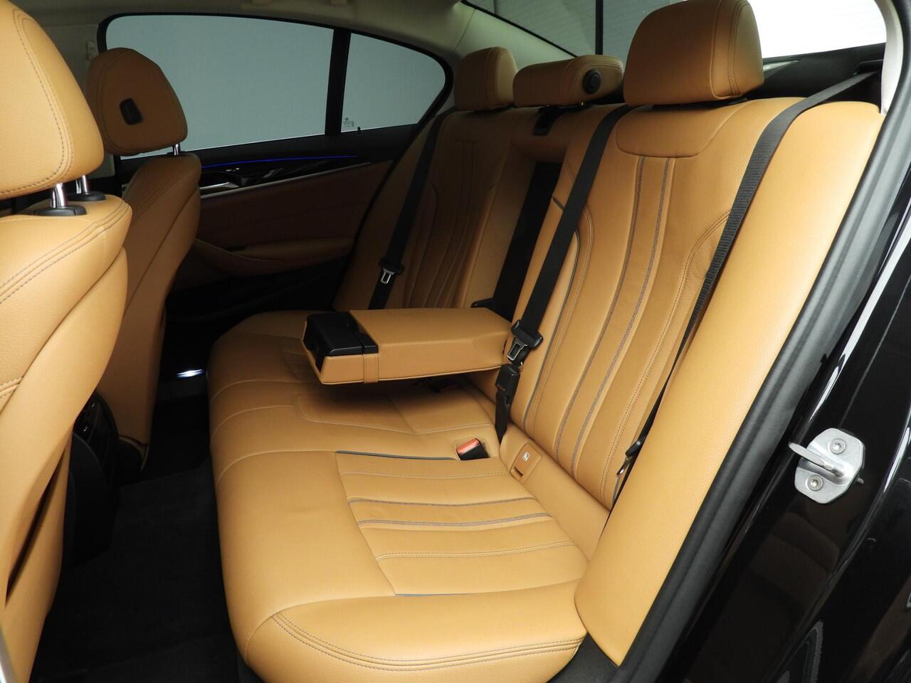 BMW 5-SERIE Sedan 530e | LED | Leder | HUD | Stoelverwarming | Chrome line | Hifi speakers | Alu 18 inch