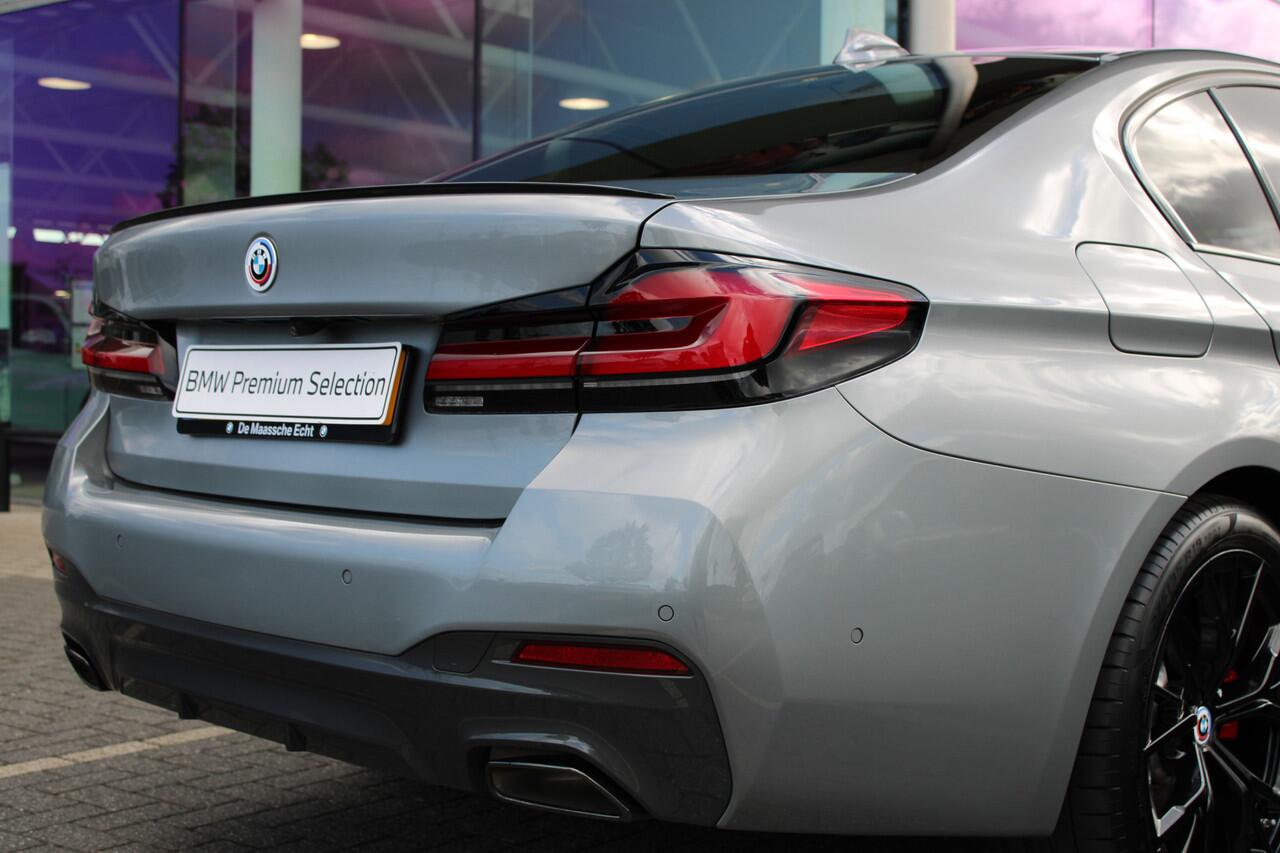 BMW 5-SERIE 530e High Executive M Sport Automaat / Schuif-kanteldak / Trekhaak / Laserlight / Achteruitrijcamera / Stoelventilatie / Head-Up / Active Steering