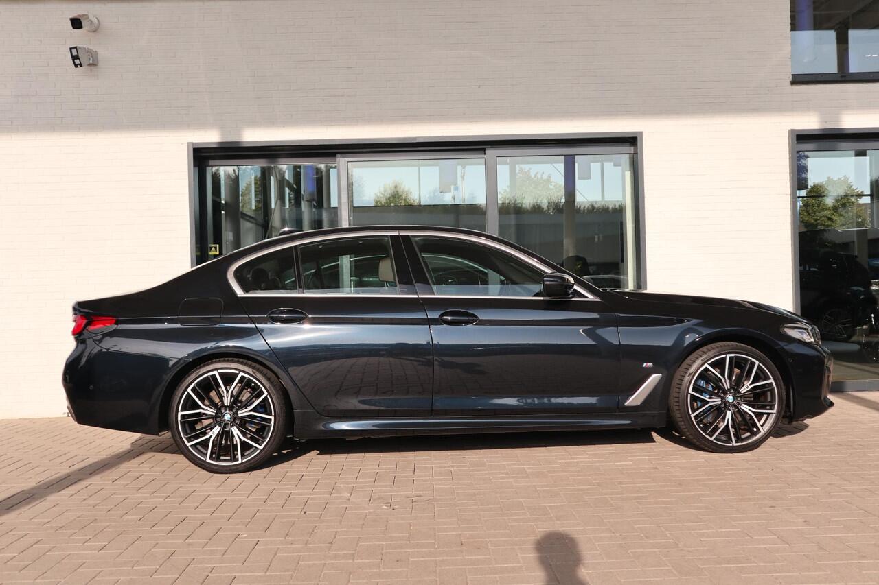 BMW 5-SERIE Sedan 530e High Executive | M Sportpakket | Comfort Access Pakket | Head-up Display