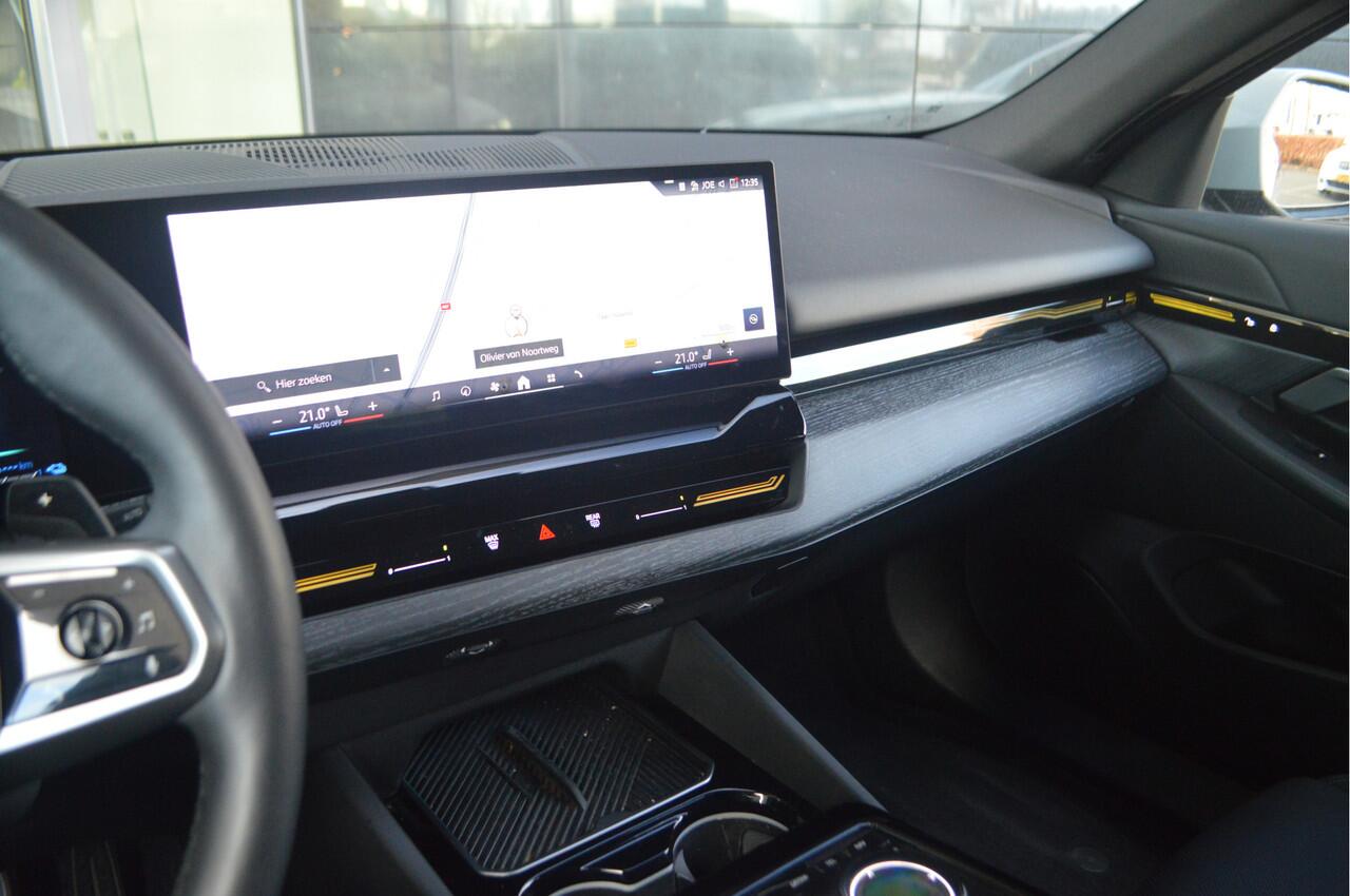 BMW 5-SERIE Touring 530e M Sport Automaat / Trekhaak / M Sportonderstel / Achteruitrijcamera / Comfort Access / Adaptieve LED / Stoelverwarming