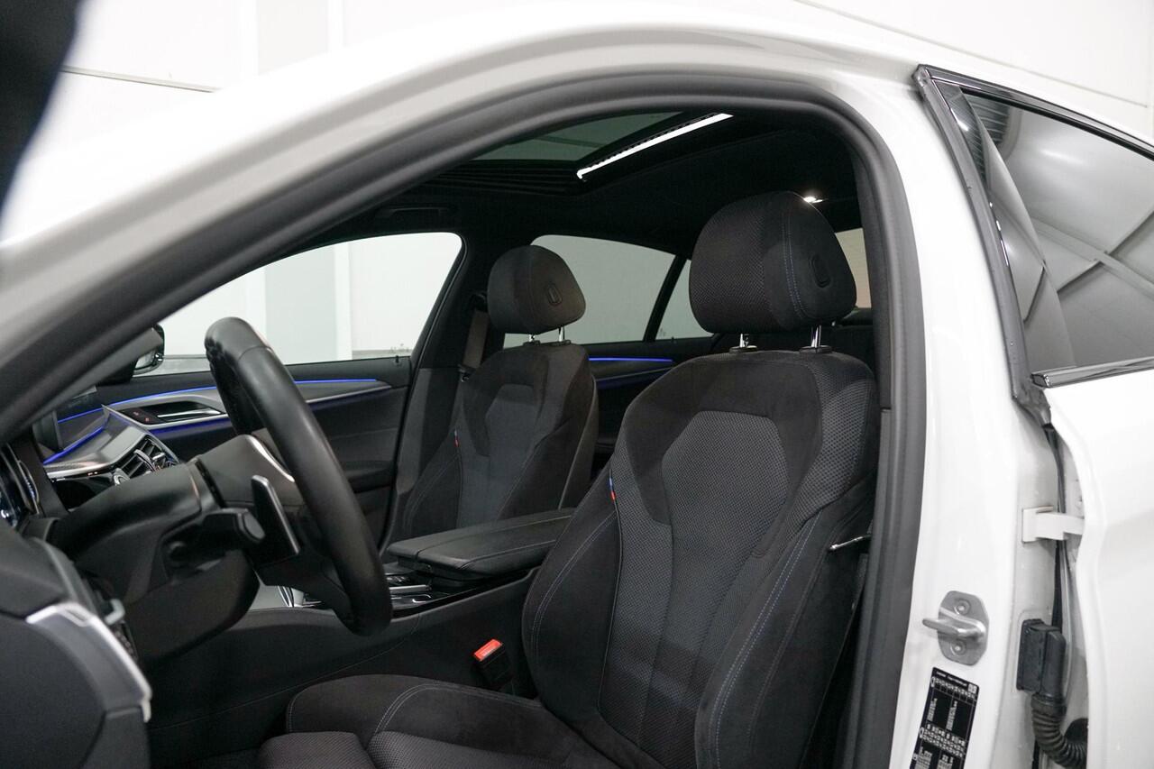 BMW 5-SERIE 530e M-Sport | Schuifdak | Hifi | Camera