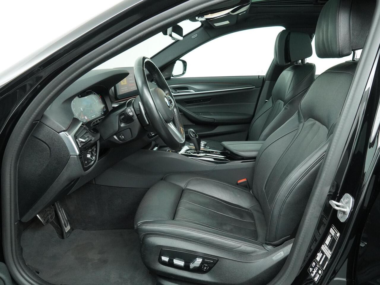 BMW 5-SERIE Touring 540i xDrive | M-Sport | Harman Kardon | Co-Pilot | Soft Close | Comfort Access | Stoelventilatie en verwarming | Panoramadak | Head-Up | 4 Zone Airco |