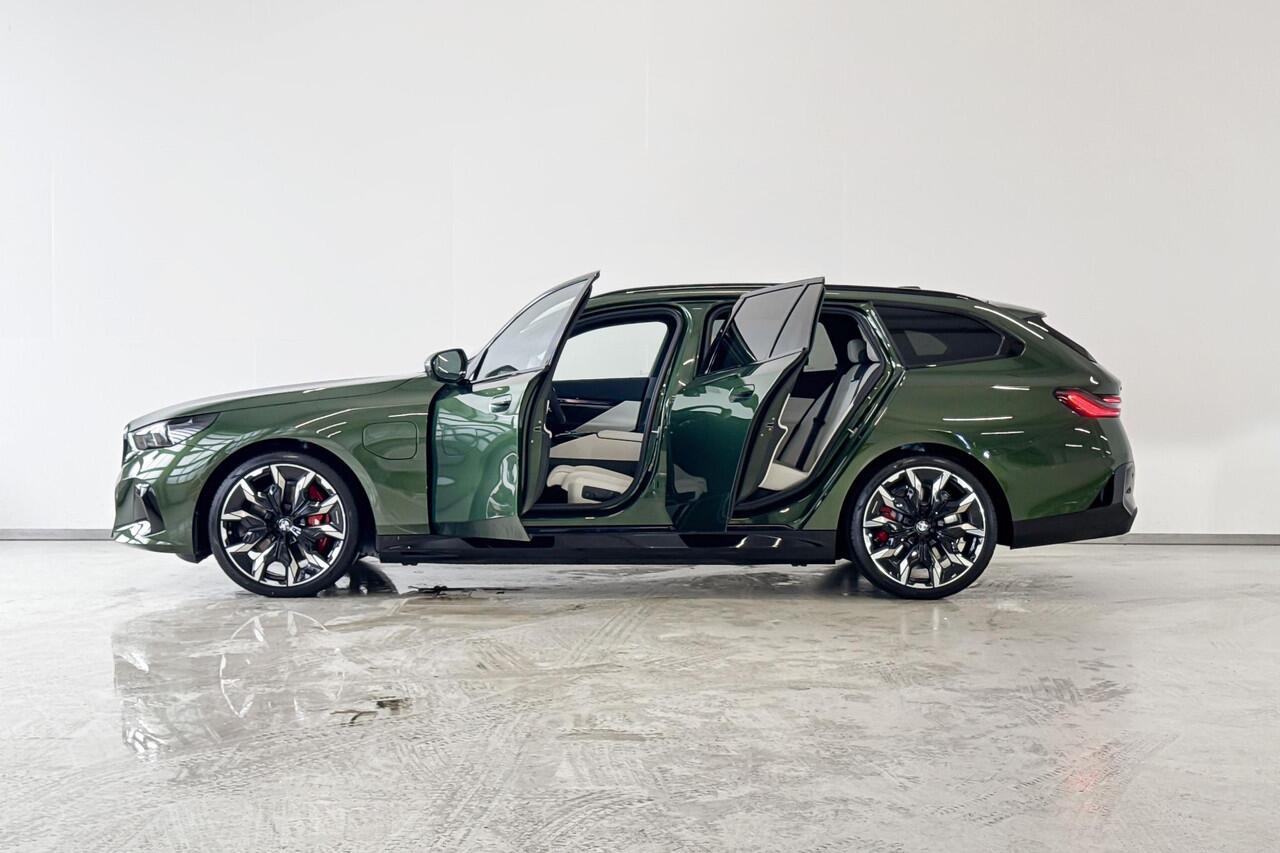 BMW 5-SERIE Touring 550e xDrive | M Sport Pro | Innovation Pack | Travel Pack | Comfort Pack | Trekhaak