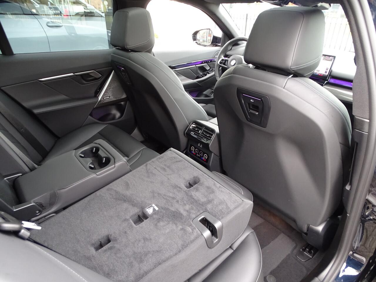 BMW 5-SERIE Touring 520i M Sportpakket Elek.Trekhaak Pano.Dak Driv.Ass. Plus Stoelventilatie Live Cockpit Pro. Head-up Harman-Kardon 19" LM Velgen