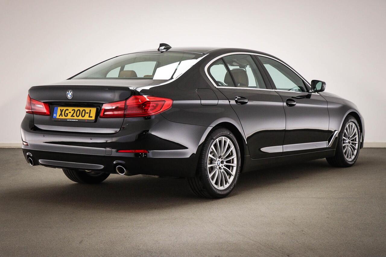 BMW 5-SERIE 520i Corporate Lease High Executive | SPORT LINE PACK | STOELVERWARMING | TREKHAAK | 18"