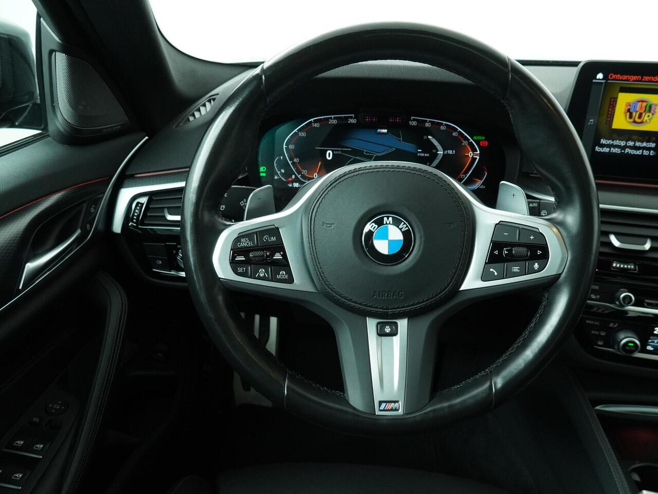 BMW 5-SERIE Touring 540i xDrive | M-Sport | Harman Kardon | Co-Pilot | Soft Close | Comfort Access | Stoelventilatie en verwarming | Panoramadak | Head-Up | 4 Zone Airco |