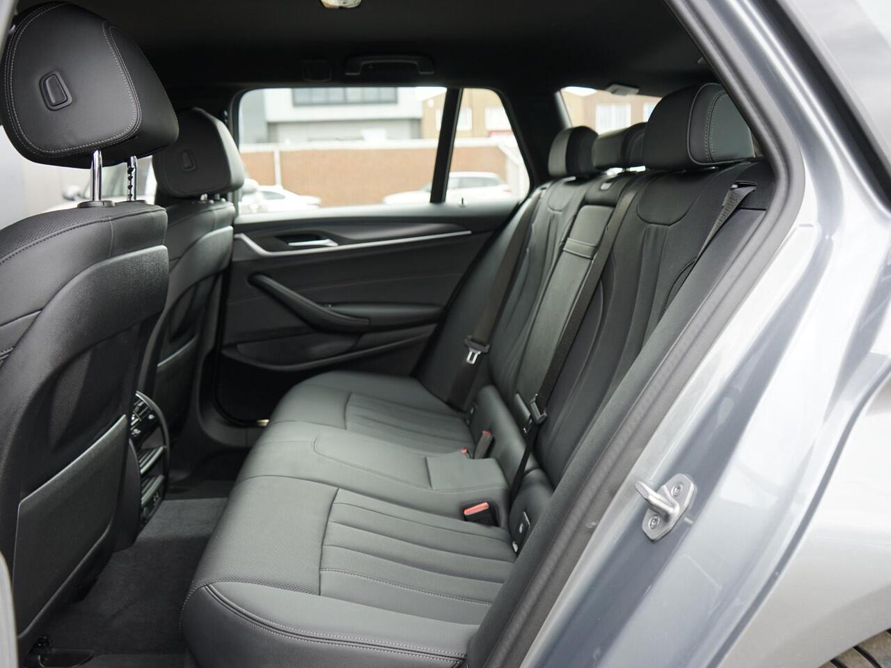 BMW 5-SERIE Touring 530e M-Sport 1e eig. / Dealeronderh. / HiFi / Trekhaak / Active Guard / Lederen bekleding / Adaptieve Cruisecontrol