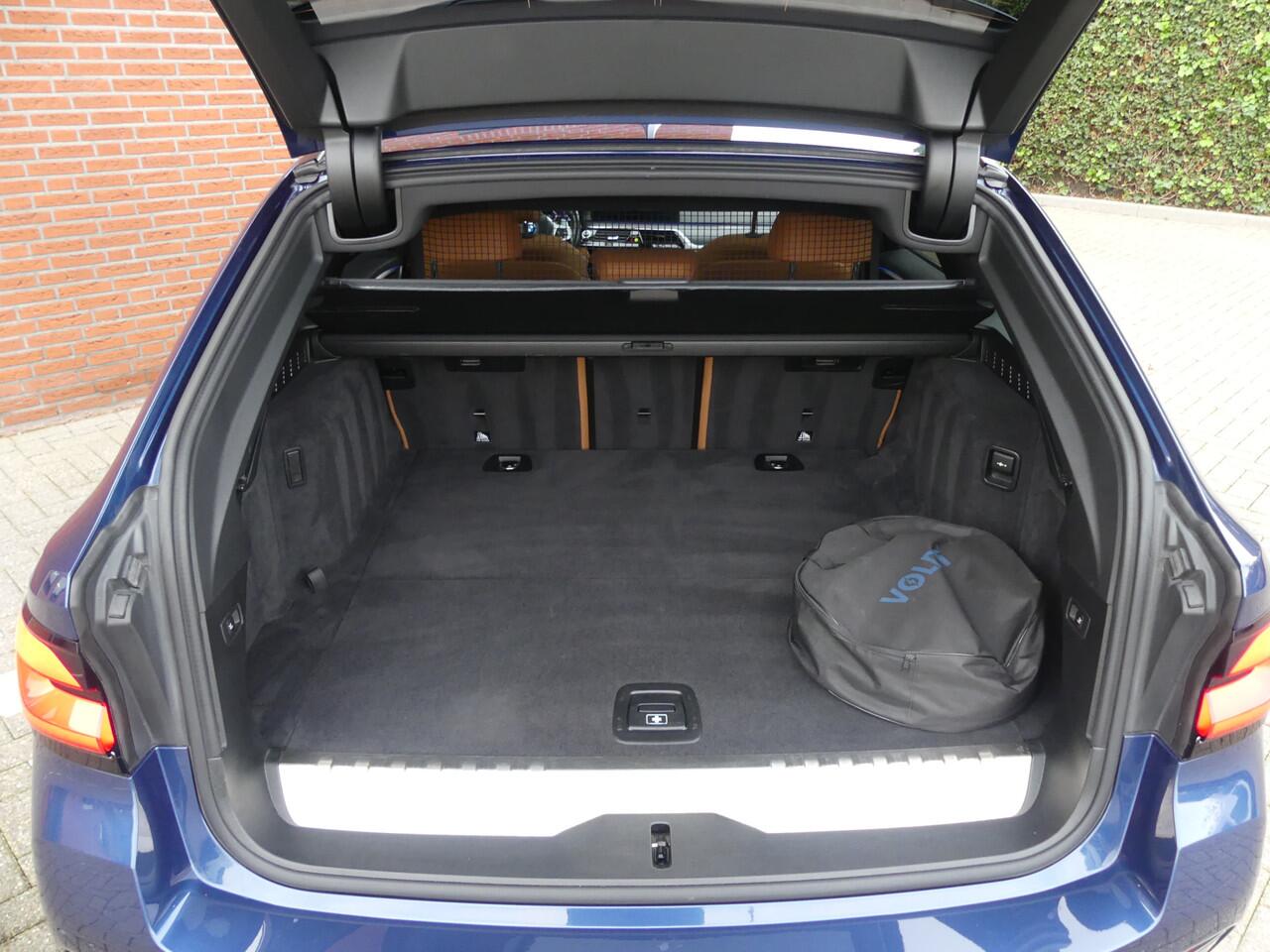 BMW 5-SERIE Touring 530e xDrive M-Sport / Panoramadak