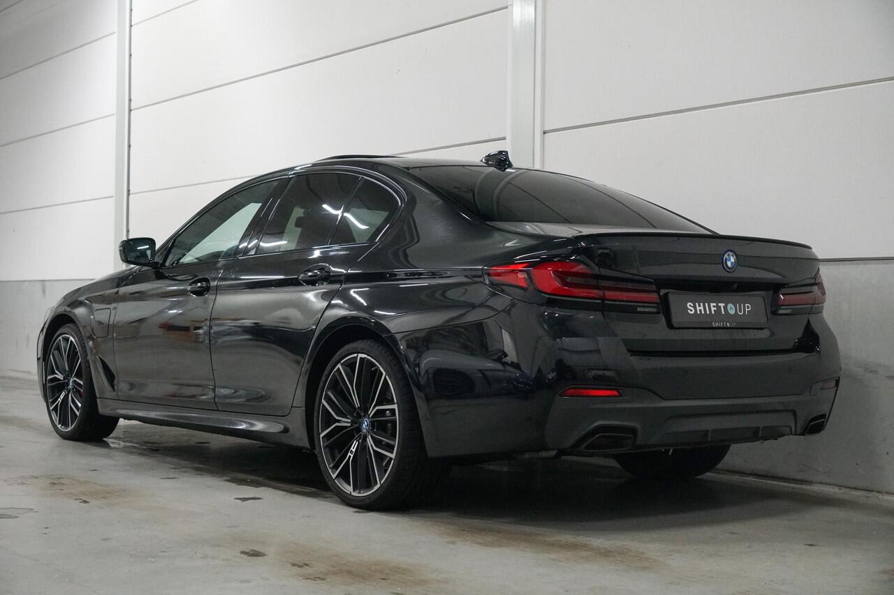 BMW 5-SERIE 530e M-Sport | M-Stoelen | Schuifdak | Alcantara hemel | Head Up | Harman Kardon