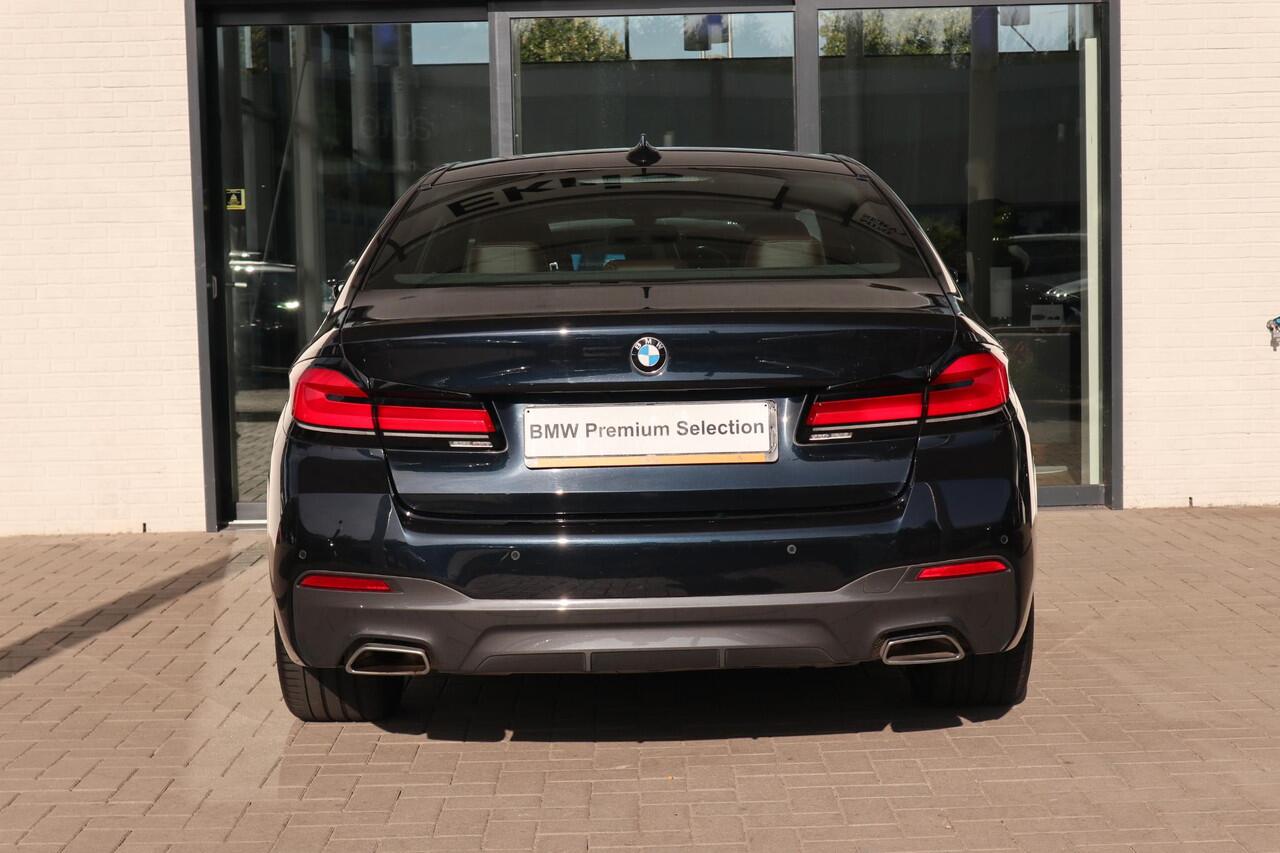 BMW 5-SERIE Sedan 530e High Executive | M Sportpakket | Comfort Access Pakket | Head-up Display