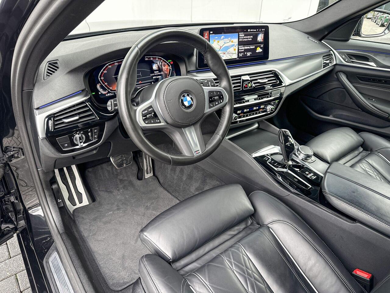 BMW 5-SERIE Touring 520i M Sport | Trekhaak | Panoramadak