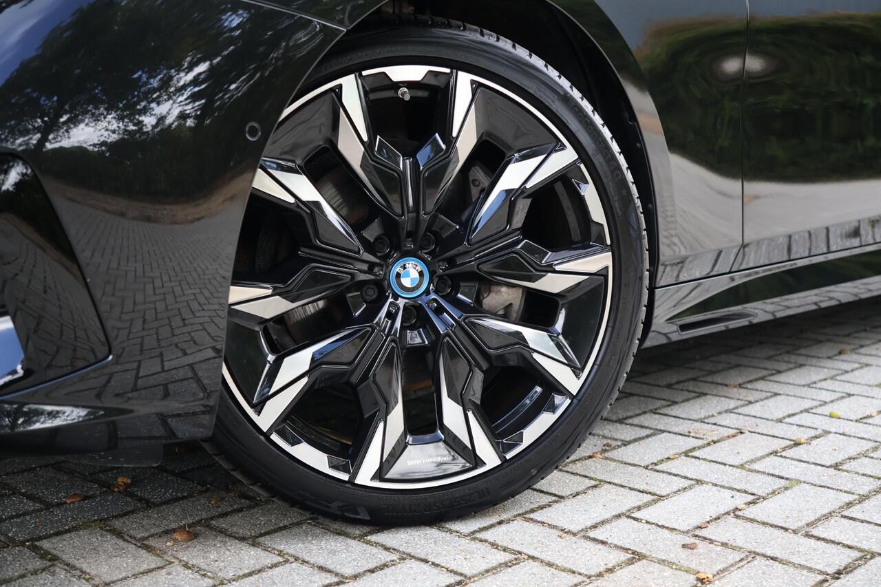 BMW 5-SERIE Touring 540d xDrive M-sport | Pano | HUD | Bowers & Wilkins | Keyless | 21" | Iconic Glow | Elektrische Trekhaak |360 | Standkachel | Adap Cruise | Veganza Zwart interieur | etc.