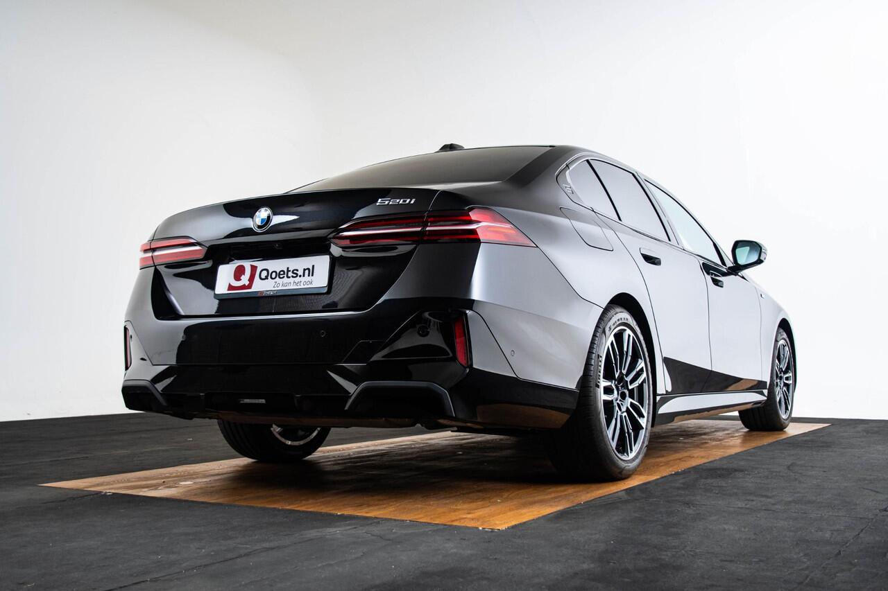 BMW 5-SERIE 520i M Sport - Panoramadak - Stoelverwarming/ventilatie voorstoelen - Head up - Parking/Driving Assistant - Active Guard - Comfort Access - Stuurwielrandverwarming - Comfort Pack -