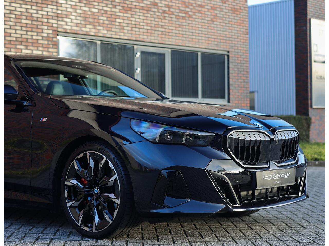 BMW 5-SERIE Touring 550e xDrive | M Sport Pro - Pano - Trekhaak - HUD