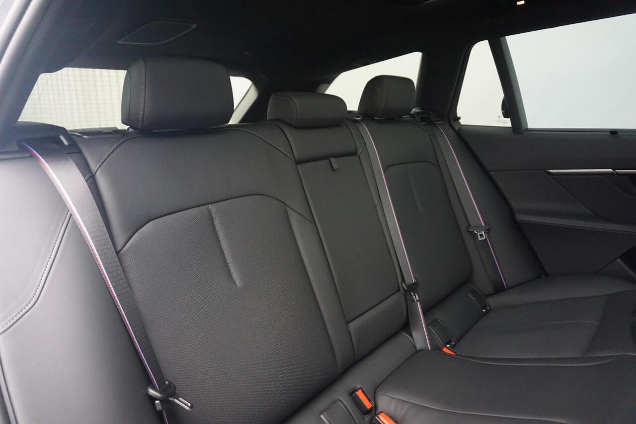 BMW 5-SERIE Touring 550e xDrive M Sport | Trekhaak / Bowers & Wilkins / Panoramadak / Head-up / 360*Camera's / Comfort Access