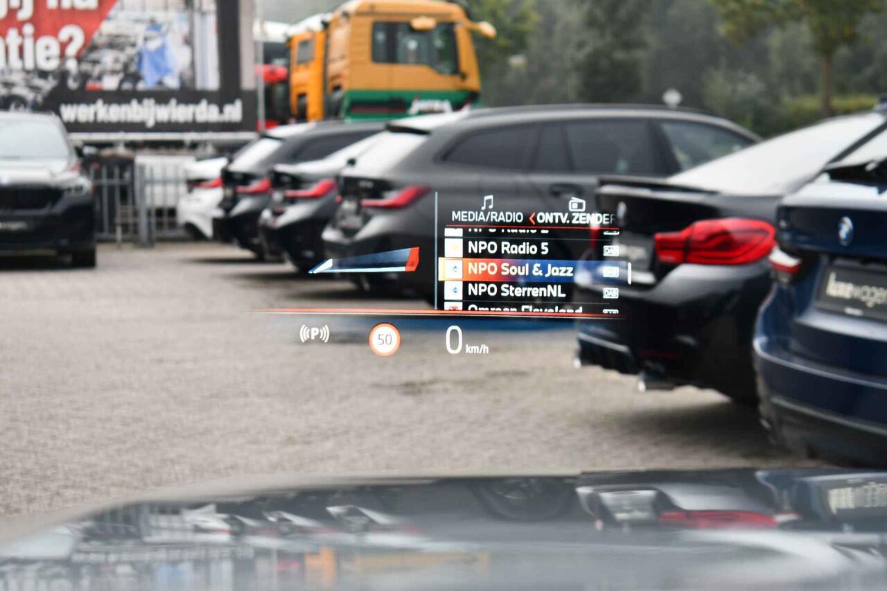 BMW 5-SERIE 530e M-Sport Pano ACC 360 H/K Stoel-vent Brooklyngrau