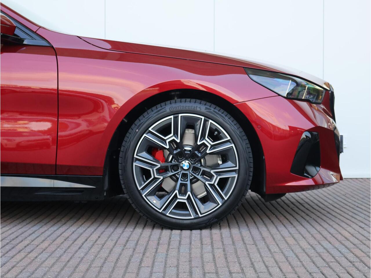 BMW 5-SERIE Touring 530e M Sportpakket Pro/ Stuurwiel verwarmd/ Comfort Access/ Elektrische Trekhaak/ panoramadak/ Stoelventilatie voorstellen/ Bowers & Wilkins