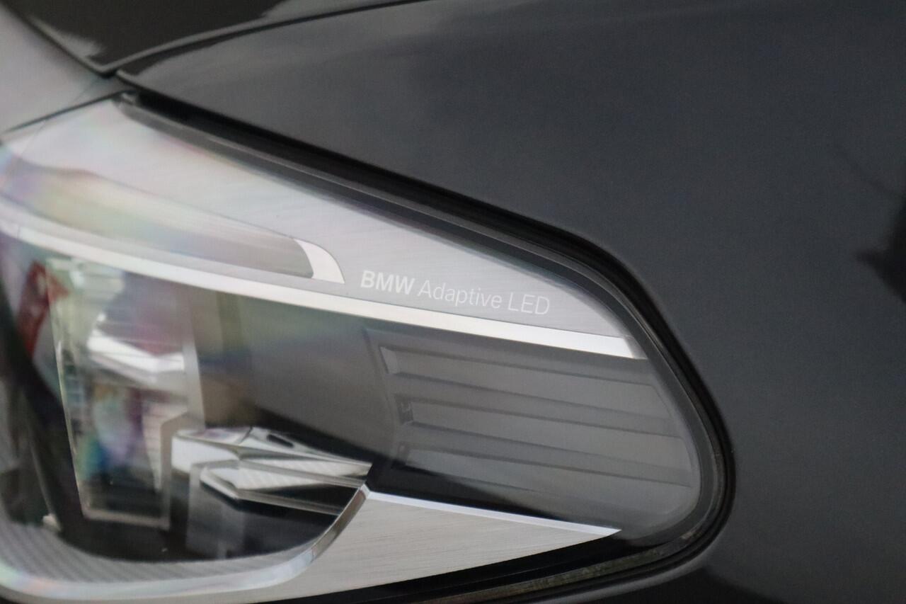 BMW 5-SERIE Touring 520i High Executive M-Sport Leder dashboard / Pano / Individual / Camera / 19inch