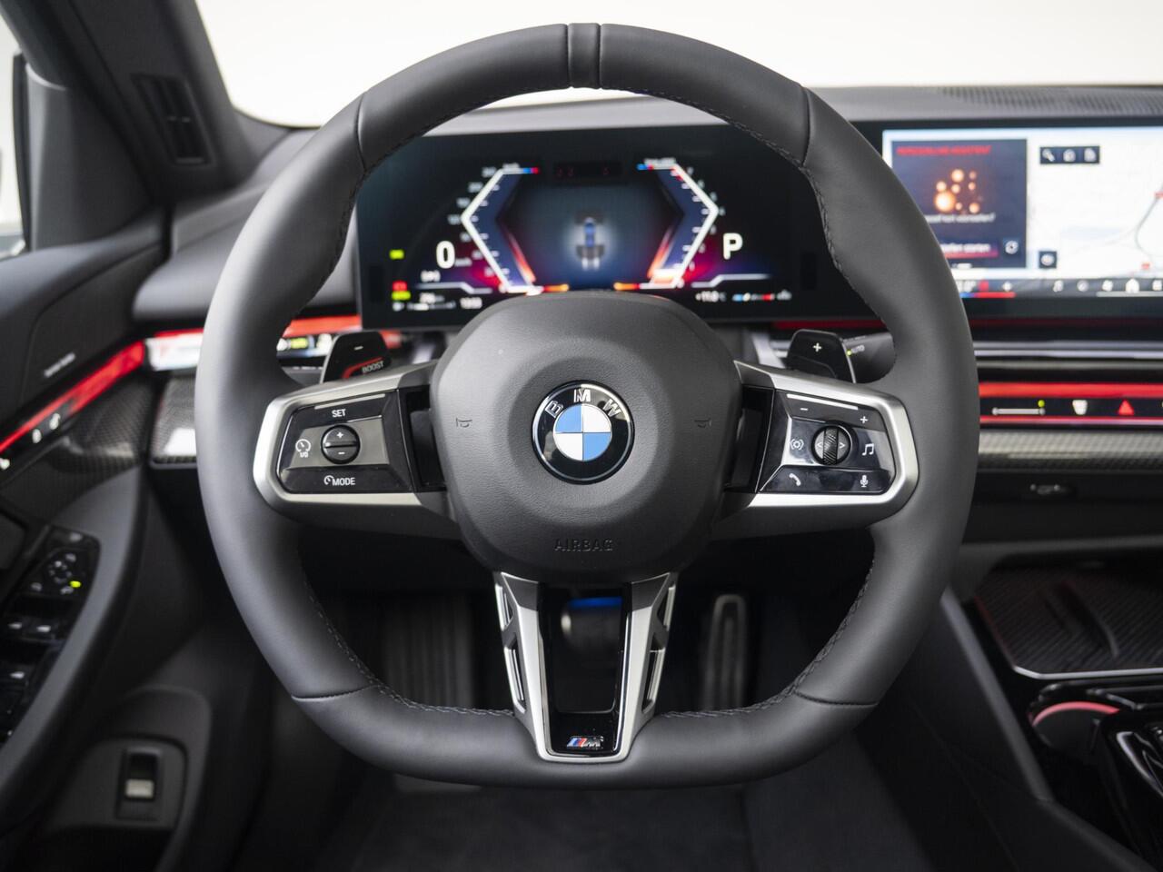 BMW 5-SERIE Sedan 520i | M Sportpakket | Innovation Pack | Verwarmd Stuurwiel | Comfort Access | Panoramadak | Stoelverwarming | Harman-Kardon | Trekhaak