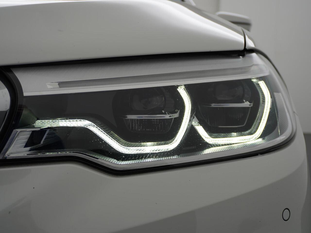 BMW 5-SERIE 520i High Executive Edition M Pakket | Leder | Schuifdak | Memory |