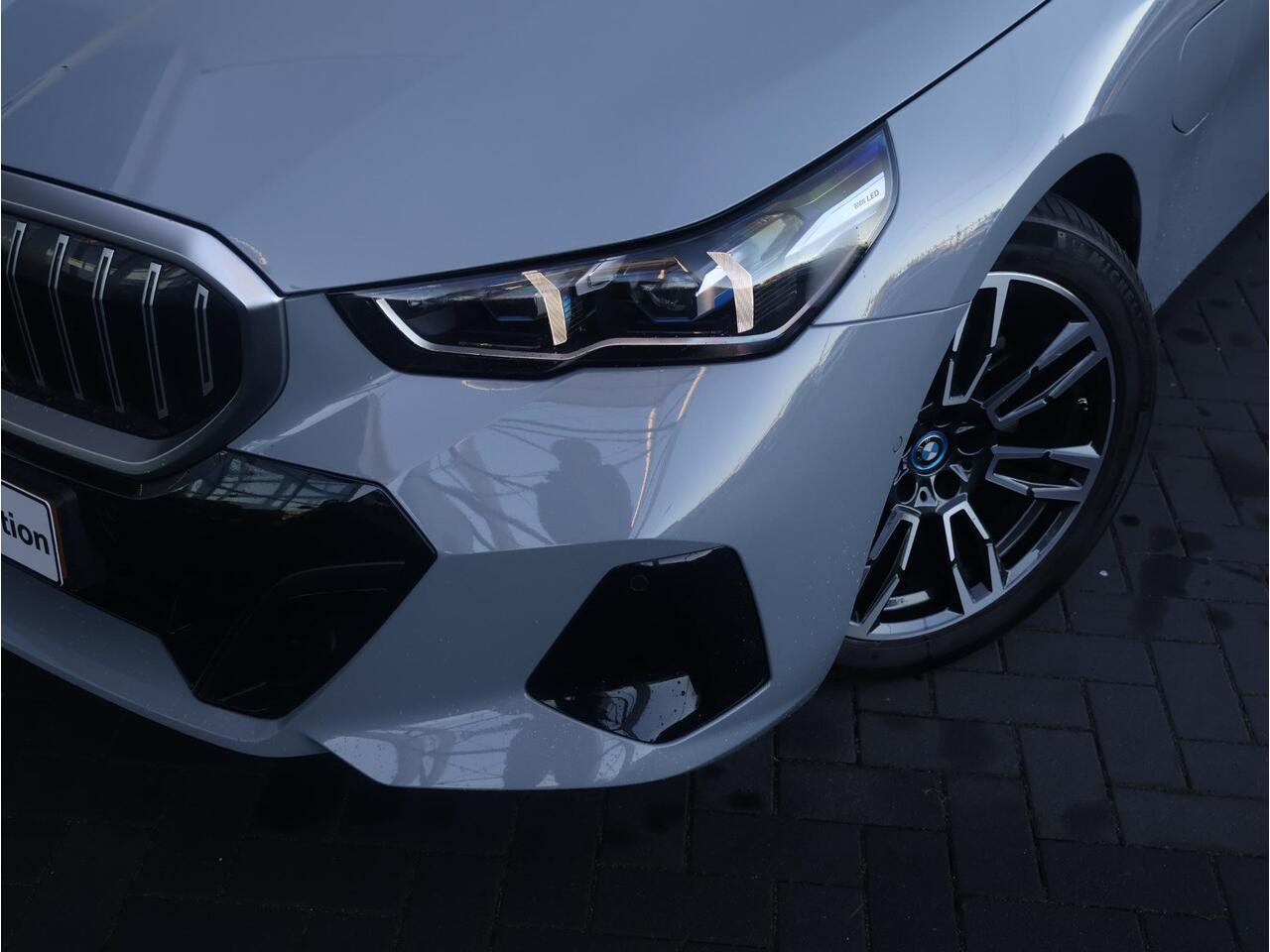 BMW 5-SERIE Touring 530e M Sportpakket/ Elektrische Trekhaak/ Achteruitrijcamera/ Panoramadak/ Stoelverwarming