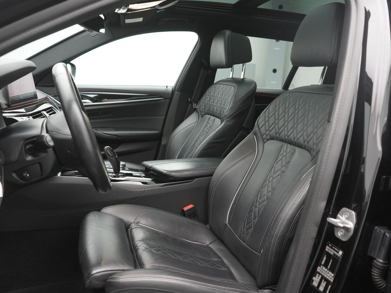 BMW 5-SERIE Touring 520i High Executive Edition - RIJKLAARPRIJS - M-Sport - Achteruitrijcamera - Elektrisch Glazen schuif-/kanteldak