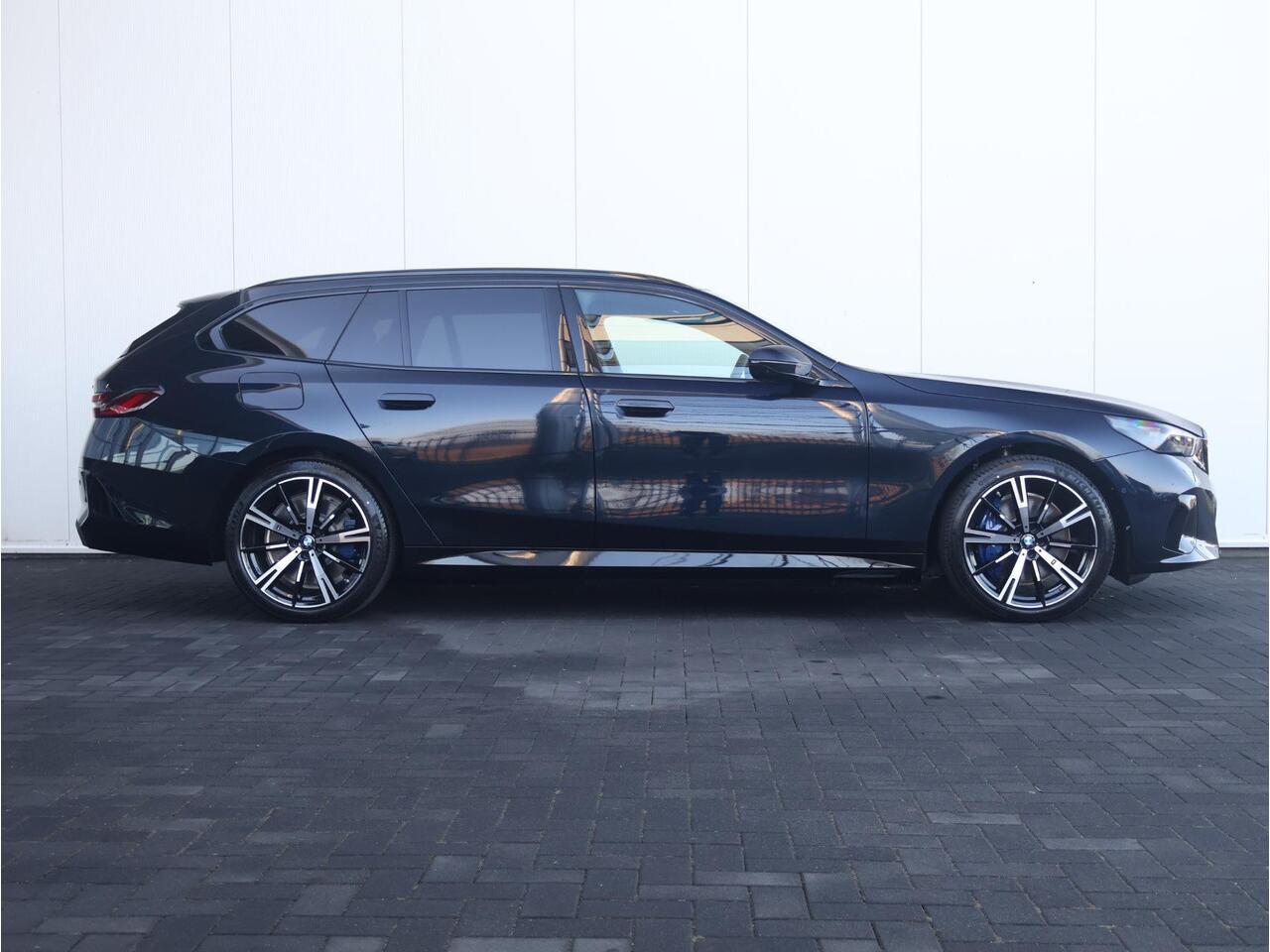 BMW 5-SERIE 550e xDrive Touring | M Sportpakket Pro | Innovation Pack | Travel Packj | Comfort Pack