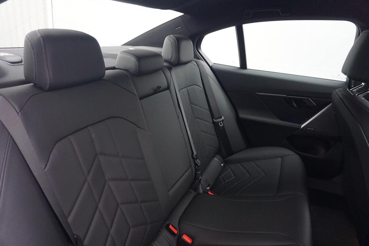 BMW 5-SERIE Sedan 520i | M Sportpakket | Equipment Pack Professional | Travel Pack | Comfort Pack | Ekris Selection