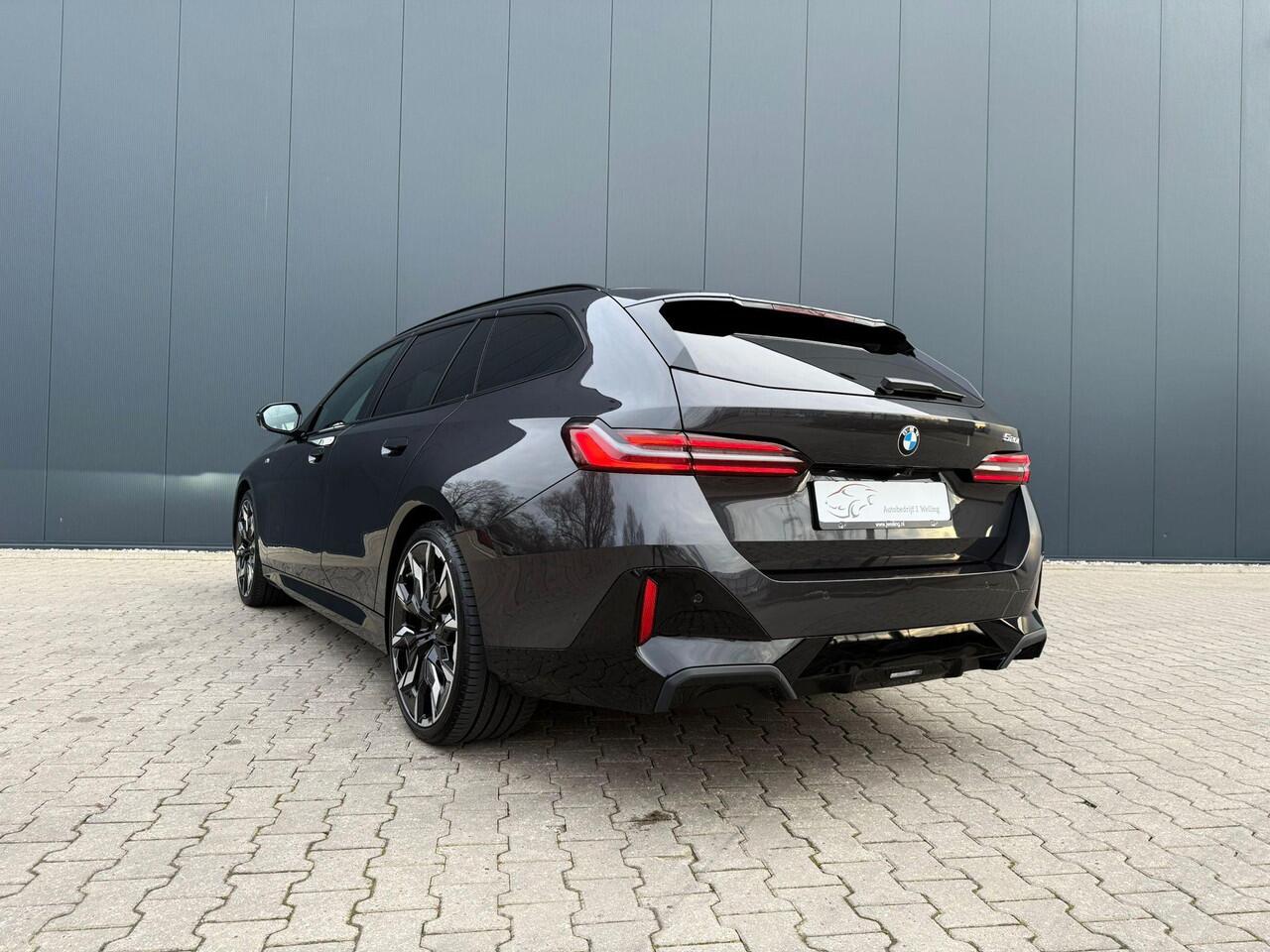 BMW 5-SERIE Touring 520i Pano / B&W / tr.hk / 21 inch / HUD