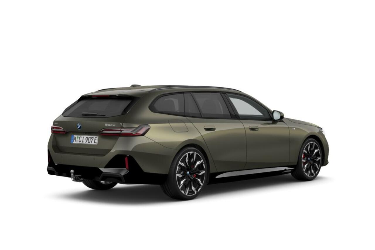 BMW 5-SERIE Touring 550e xDrive | M Sport Pro | Innovation Pack | Travel Pack | Comfort Pack | Trekhaak