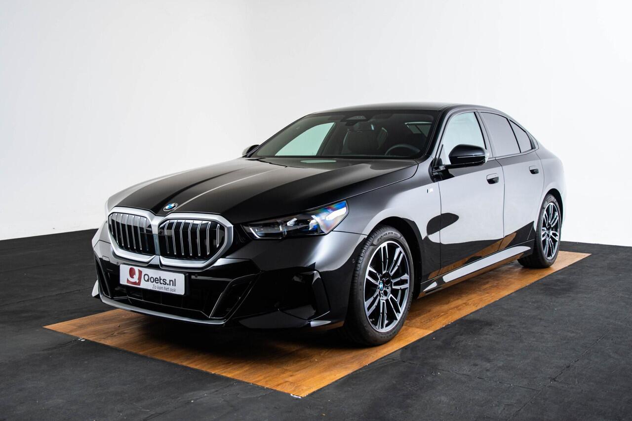 BMW 5-SERIE 520i M Sport - Panoramadak - Stoelverwarming/ventilatie voorstoelen - Head up - Parking/Driving Assistant - Active Guard - Comfort Access - Stuurwielrandverwarming - Comfort Pack -