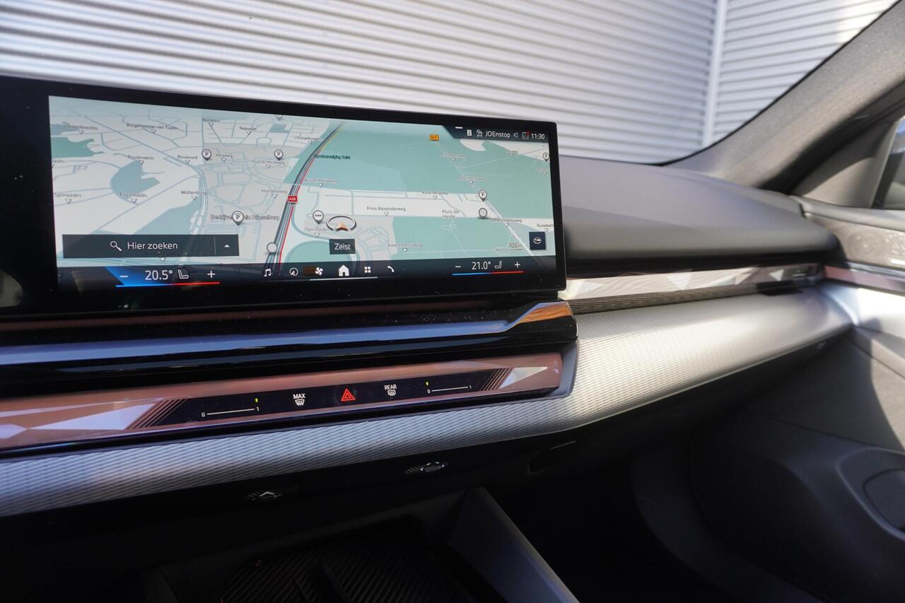 BMW 5-SERIE Touring 520i M Sportpakket | 20 inch LM M Sterspaak | Driving Assistant Plus | Harman-Kardon sound system | Parking Assistant