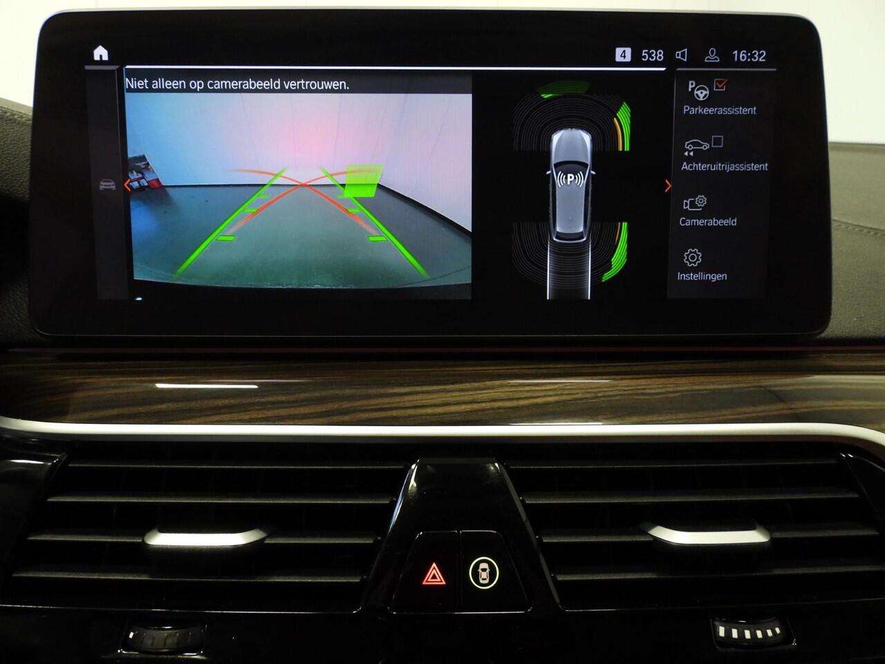 BMW 5-SERIE Touring 530e Luxury Line NAVI/LEER/LASER LED/TREKH./18"LMV!