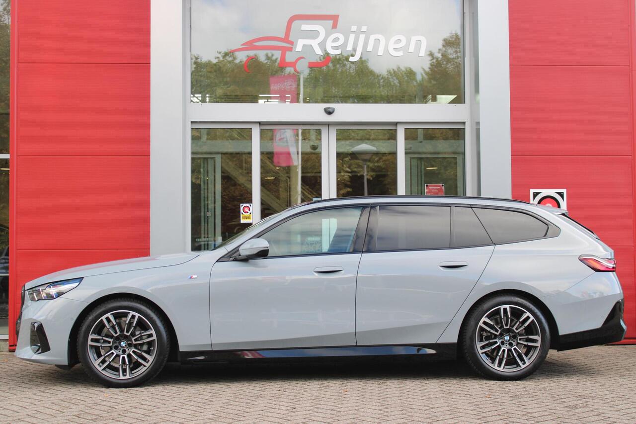 BMW 5-SERIE Touring 520i M-SPORT | PANORAMA DAK | TREKHAAK ELEKTRISCH WEGKLAPBAAR | HARMAN KARDON AUDIO SYSTEM | SHADOW LINE PAKKET | ELEKTRISCH VERSTELBARE VOORSTOELEN MET GEHEUGENFUNCTIE | STOEL VENTILATIE VOOR | STOEL VERWARMING VOOR + ACHTER | 360° CAMERA | DRAAD