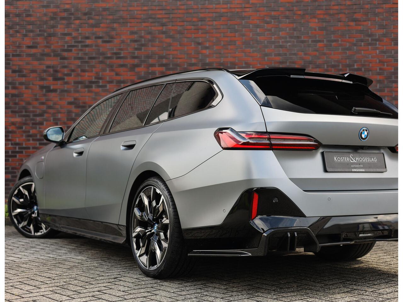 BMW 5-SERIE Touring 530e Touring | M performance - Pano - Trekhaak