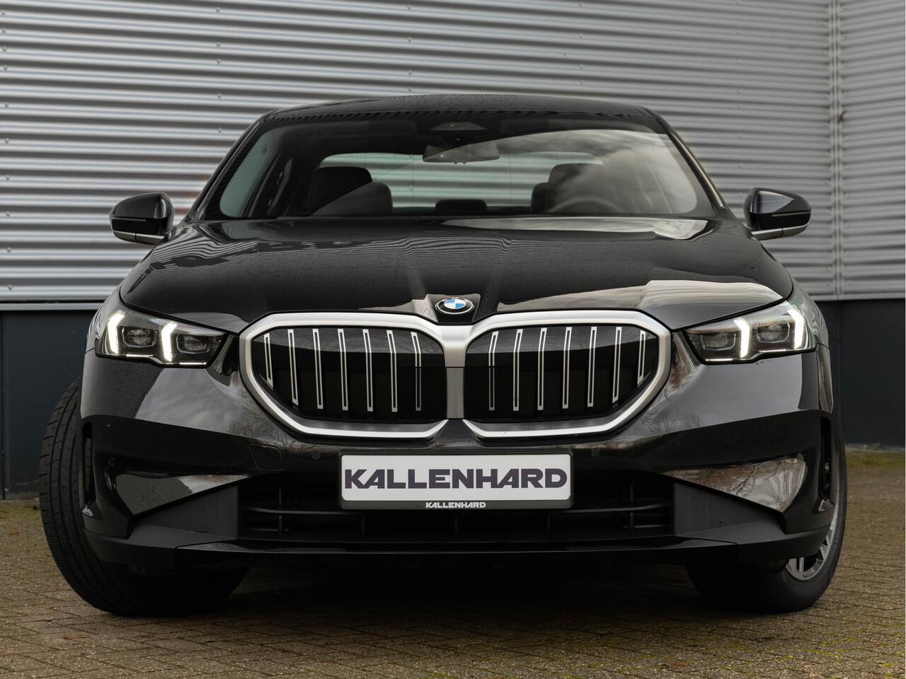 BMW 5-SERIE 520i - Sportstoelen - Stoelverwarming - Camera - Driving Assistant