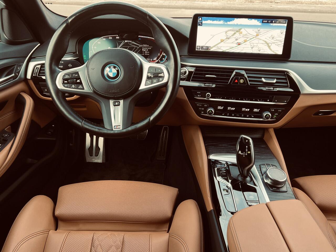 BMW 5-SERIE 530e M-Sport Plus Panoramadak Driving Ass Prof Keyless Rondzicht Camera Elek Stoelen Stoel + Stuurverwarming ACC DAB Head-Up Shadow Line BTW Tansanit Plug In Hybride 1e Eigenaar BTW Auto