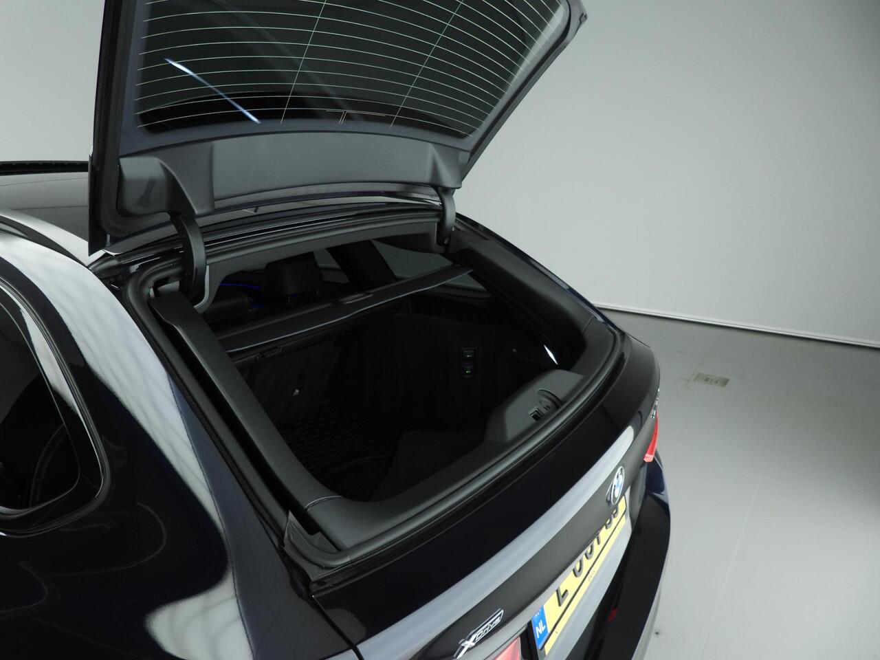 BMW 5-SERIE Touring 540d xDrive M-Sportpakket / Trekhaak / Panoramadak / Standkachel / Harman-Kardon / Head-up / Active cruise / Alu wielen 19 inch