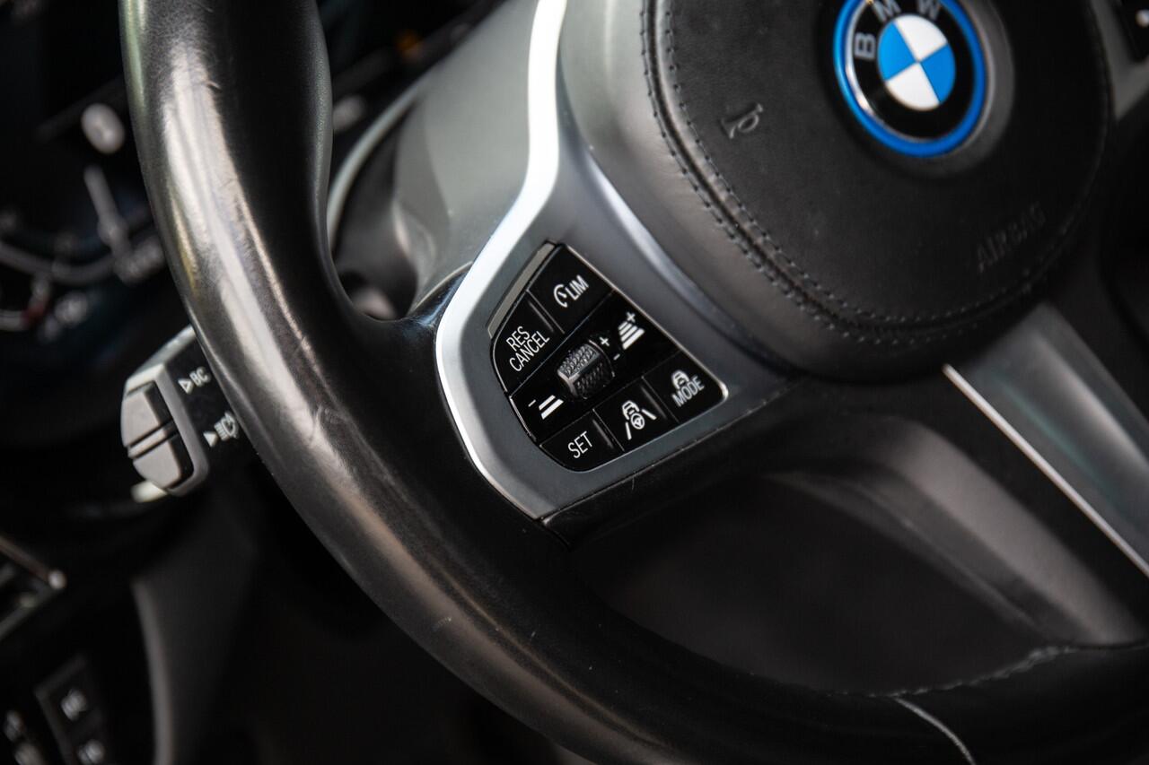 BMW 5-SERIE 545e xDrive Business Edition Plus M-Sport , Panoramadak, Adaptive cruise, Achteruitrijcamera, Sfeerverlichting,