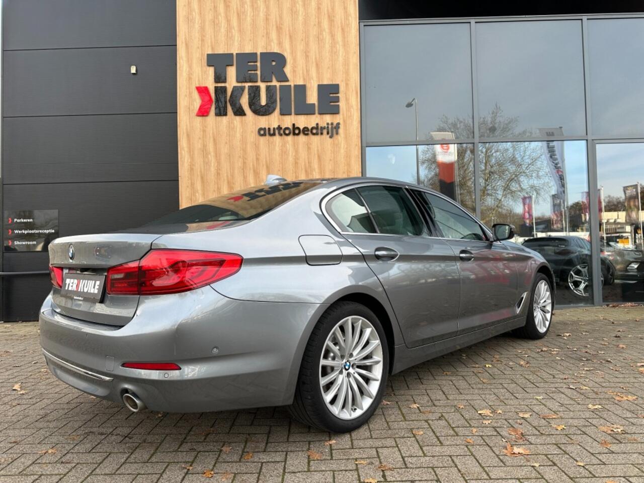 BMW 5-SERIE 530e xDrive iPerformance High Executive Luxury