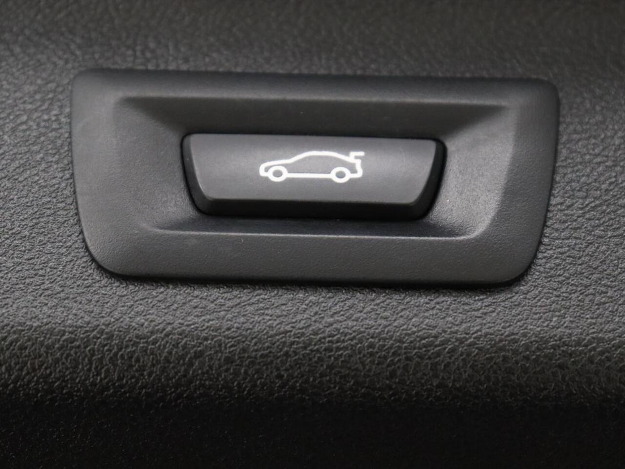 BMW 5-SERIE 530e High Executive| Head-Up | Leder | Stoelverwarming | Camera | Carplay | Live Cockpit | Naviagtie | Park Assist | Full LED