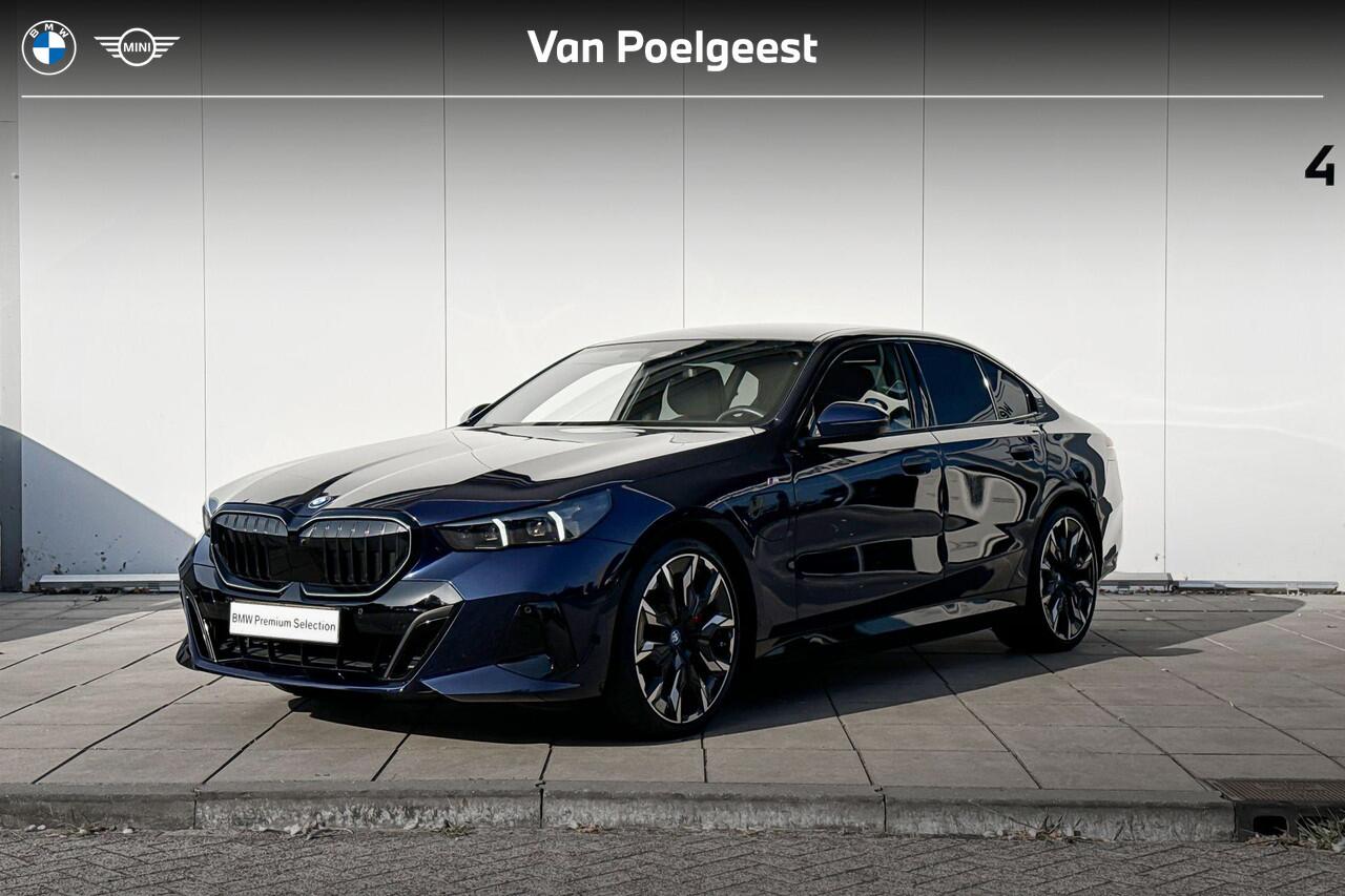 BMW 5-SERIE Sedan 550e xDrive M-Sport Pro / Bowers & Wilkins / Driving Assistant Professional / Head-Up / Parking Assistant Professional / Stoelventilatie / Stoelventilatie / Trekhaak Zwenkbaar / 20 Inch / Selections