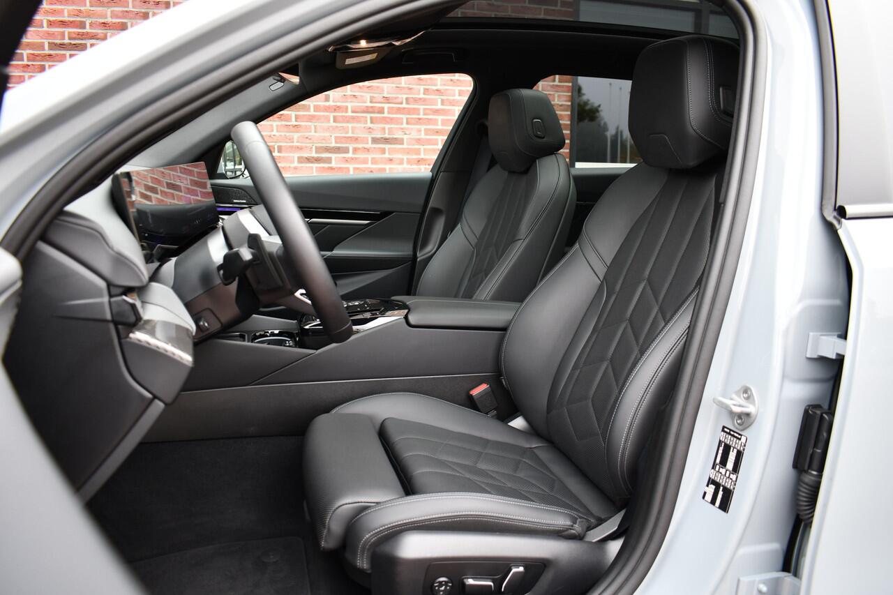 BMW 5-SERIE Touring 520i M-Sport Pano Trekh B&W 21inch ACC 360 HUD Stoelventilatie Brooklyngrau