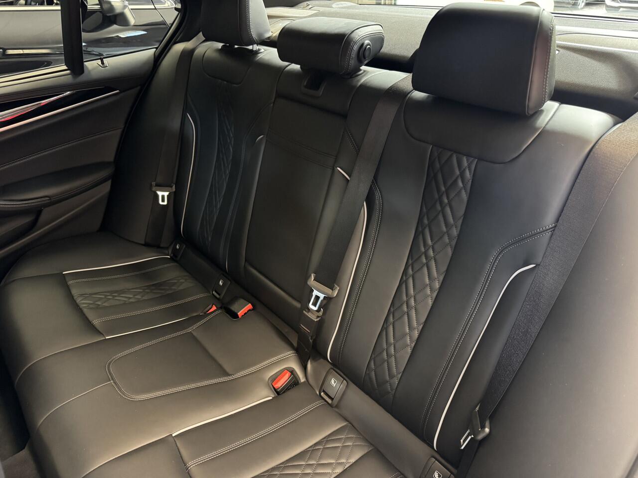 BMW 5-SERIE 530e xDrive M-Sport 290PK iPerformance High Executive Schuifdak Headup Harman Kardon Trekhaak