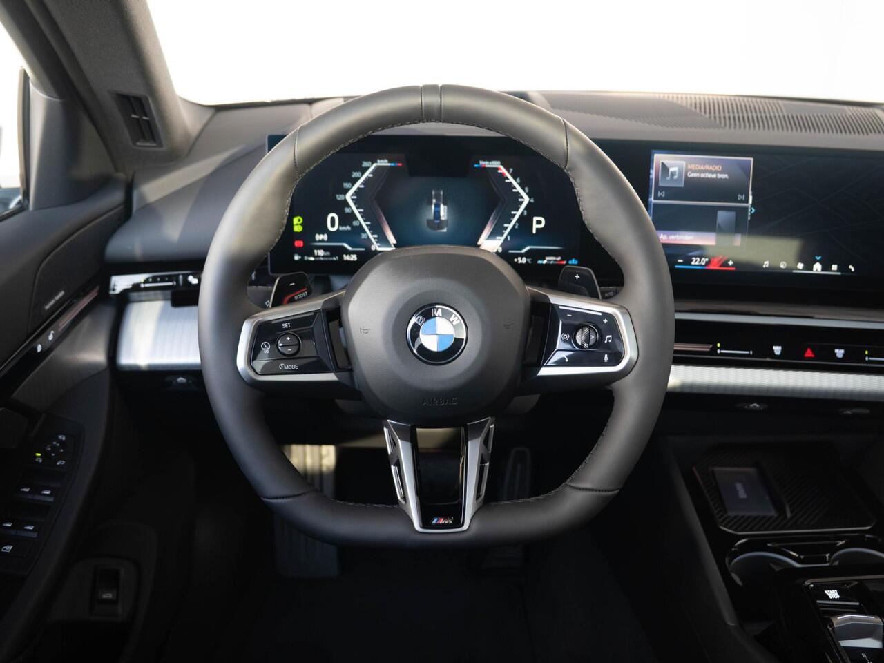 BMW 5-SERIE Touring 520i | M Sportpakket Pro | Equipment Pack Pro | Travel Pack | Showroom Selection
