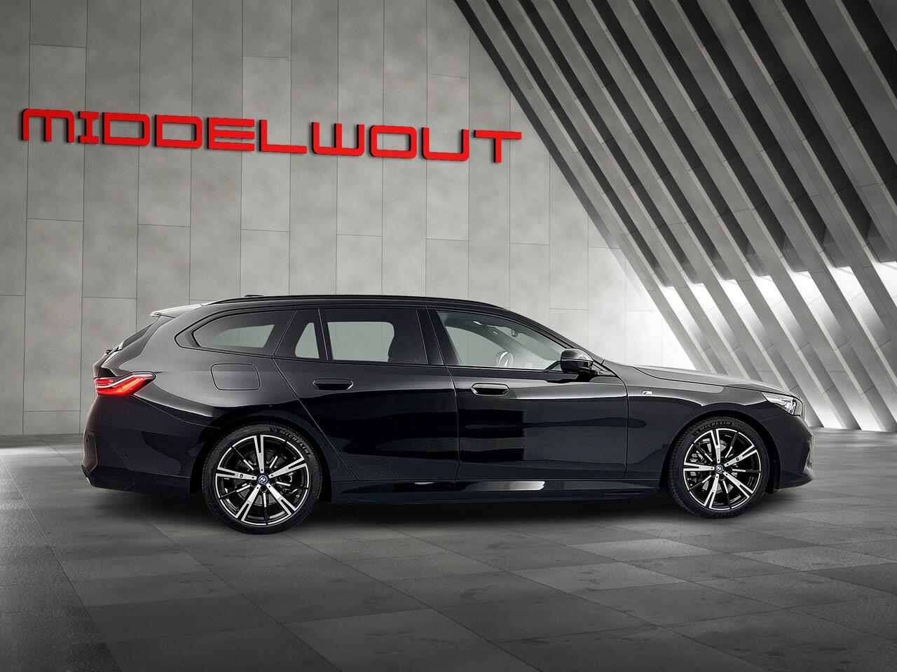 BMW 5-SERIE Touring 530e/M-Sport/Pano/Trekh/Leder/20"/BTW/Ned.Auto